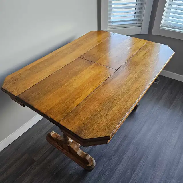 Vintage Expandable Dining Table-Console Size When Closed  in Dining Tables & Sets in Edmonton - Image 8