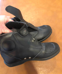 Women’s Motorcycle Accessories -boots