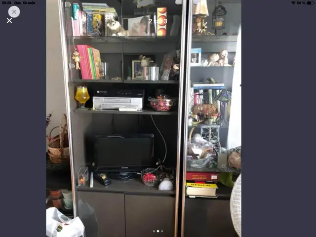 2 étagères gris en stratifié mélamine et lumières 25$ chacune in Bookcases & Shelving Units in Trois-Rivières - Image 3