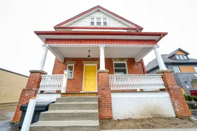 1 Bedroom Bright & Renovated