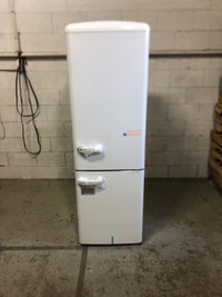  white retro refrigerator 11cu.ft like new