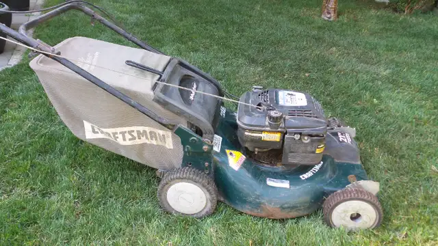 Tondeuse autotractée CRAFTSMAN 21'' in Lawnmowers & Leaf Blowers in City of Montréal - Image 4