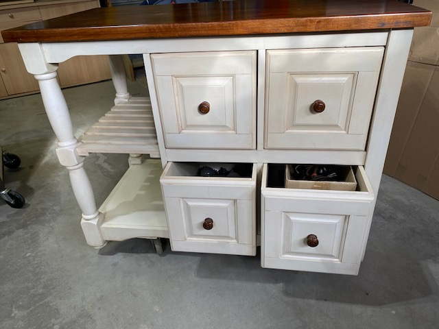 Vintage solid wood cabinet table with 4 drawers and 2 shelves in Bookcases & Shelving Units in Markham / York Region - Image 5