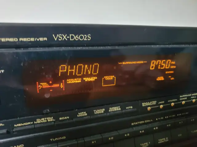 Pioneer VSX-D602S A/V stereo receiver, 1993. Made in Japan. in Stereo Systems & Home Theatre in Markham / York Region - Image 4