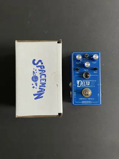 Spaceman DELTA II - Harmonic Tremolo - USA Limited Blue Edition, View more