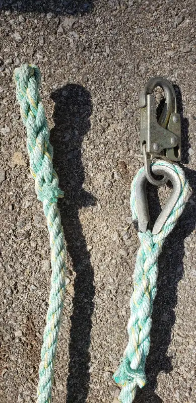 Nylon rope, 100' with small hook, 5/8" thick in Ladders & Scaffolding in Oakville / Halton Region - Image 3