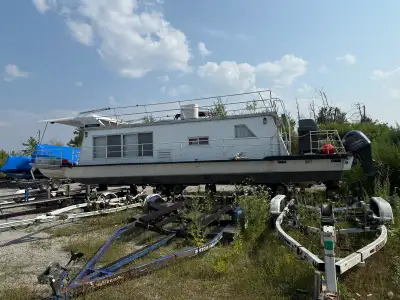 43’ Sprinter Houseboat c/w 200hp Yamaha 4stroke engine Fully furnished Steel hull