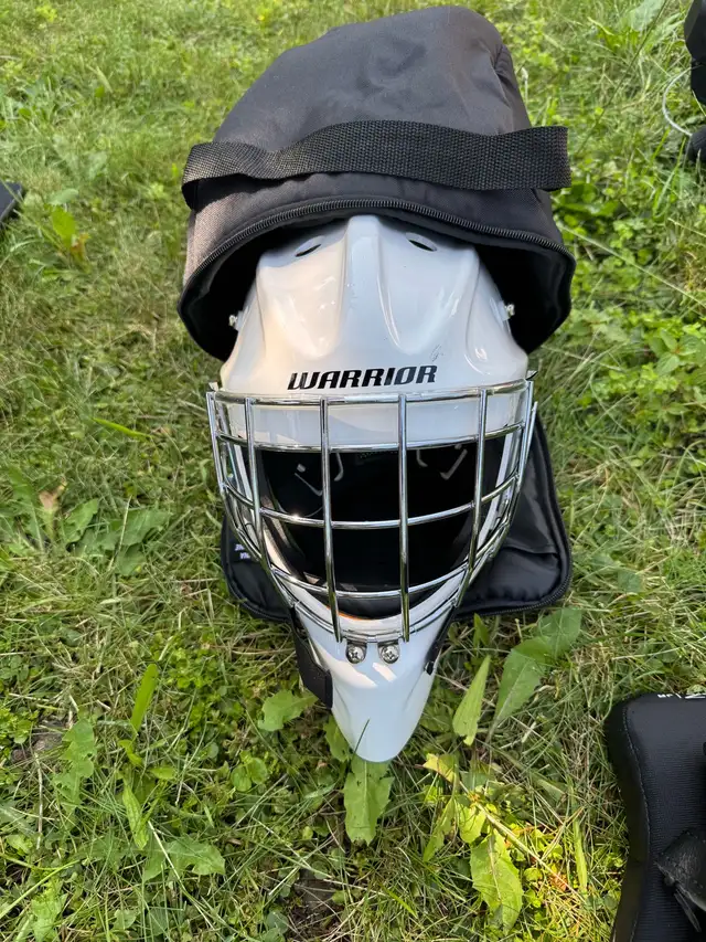 Kids Hockey Goalie Equipment in Hockey in City of Toronto - Image 2