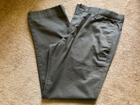 Men’s Gap Classic Khaki Pants, 36 x 32 (Brampton)