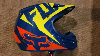 Brand spanking new Fox V1 Race Size XXL- FITS like XL $300 new- sell for $180 Never worn Still In th...