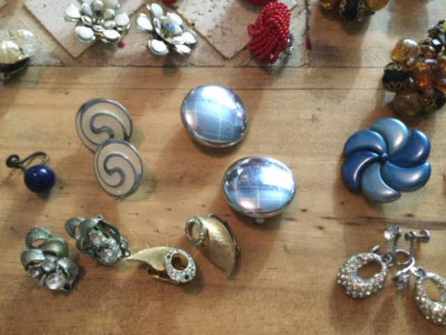 Vintage earrings - clip on in Jewellery & Watches in Winnipeg - Image 3