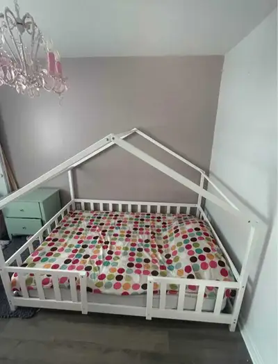 Lit Maison Montessori Double avec barrières., View more