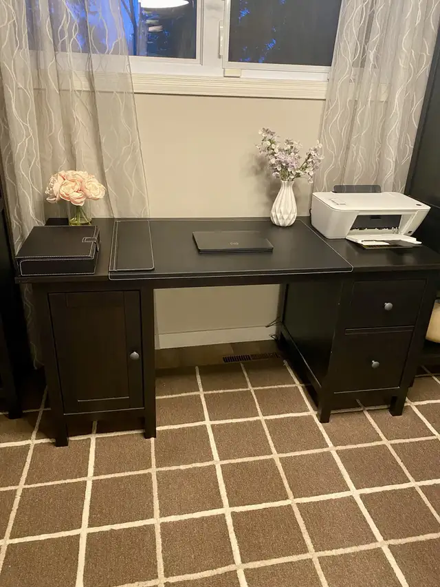 Bookshelves With Matching Desk in Bookcases & Shelving Units in Edmonton - Image 3