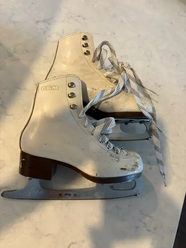 girls skates size 12.5 in Skates & Blades in Guelph - Image 2