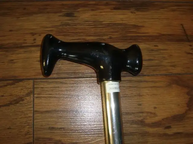 QUALITY ALUMINUM CANE WITH ICE GRIP TIP in Health & Special Needs in Norfolk County - Image 3