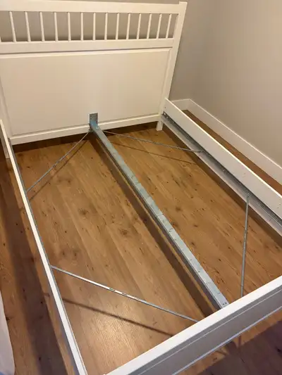 Lit queen IKEA, View more