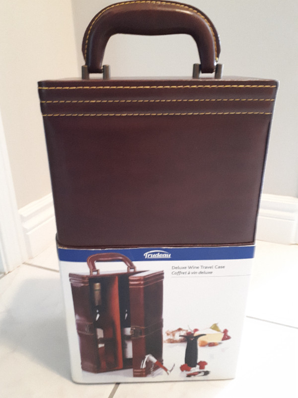 Deluxe Leather Wine Travel Case in Kitchen & Dining Wares in Markham / York Region