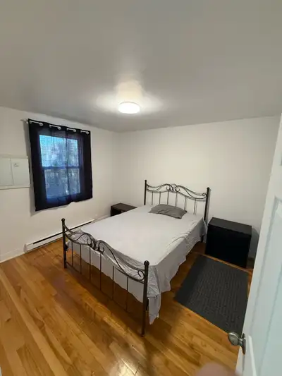 Deux balcons,laveuse sécheuse,salle de bain ,grosse cuisine