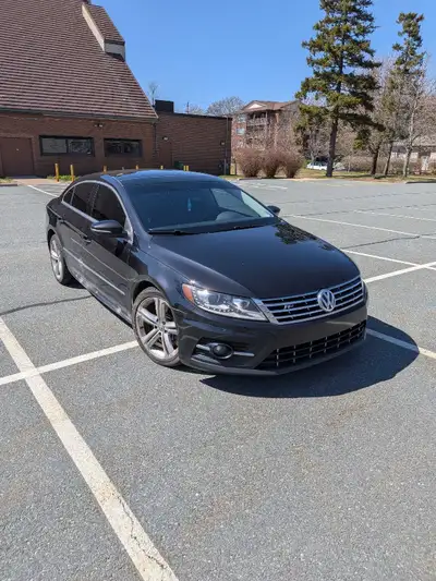 Powerful luxury sedan for sale. This car is fully loaded: heated seats, premium sound system, keyles...