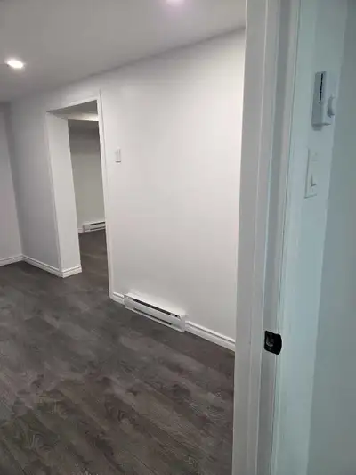 Une chambre à louer dans un appartement 5 1/2. A Montréal, secteur côte-de-neige. Wifi inclus Électr...