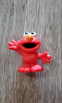 Elmo figurine
