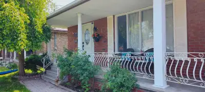Detached House ( only Main floor) for Rent in South Windsor