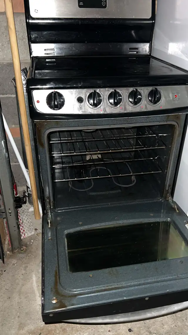 24” GE STAINLESS STEEL STOVE 62863271915906121