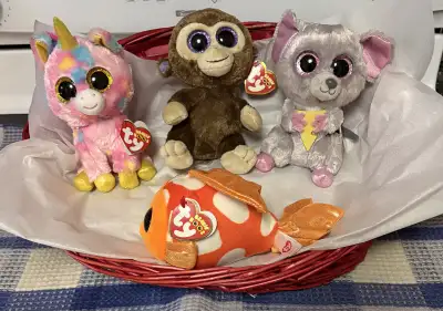 Enjoy this collection of Beanie Boos ready to be gifted to a loved one or friend or you may even wan...