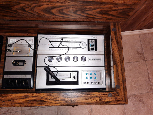 Beautiful Vintage 1970’s Music System Console $225 in Stereo Systems & Home Theatre in Oakville / Halton Region - Image 3