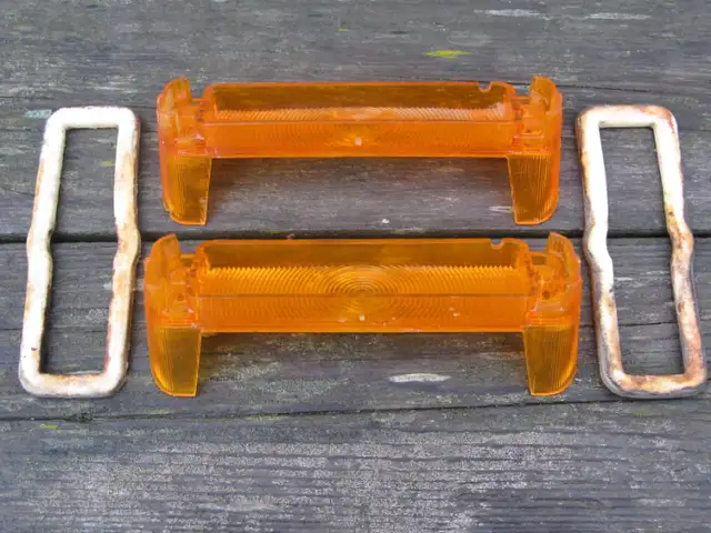 1966-67CHEVY PARKING LAMP LENS   O.E.M.65187288402307122