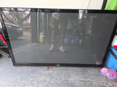 50 inch LG tv, lightly used and no longer needed. Comes with remote and will need to be mounted beca...