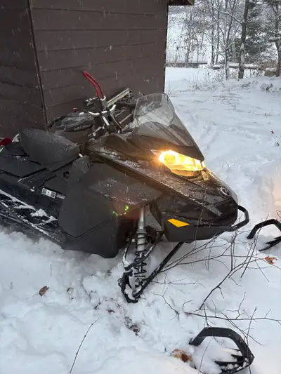 2022 Ski-doo Backcountry 850 146 Only 1300km like new condition 1.6 paddle track mint As good as a n...