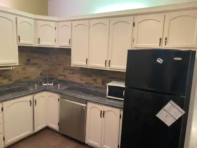 Belles chambres équipées à louer – libre le 1 décembre 2025. Il s'agit d'un appartement entièrement...