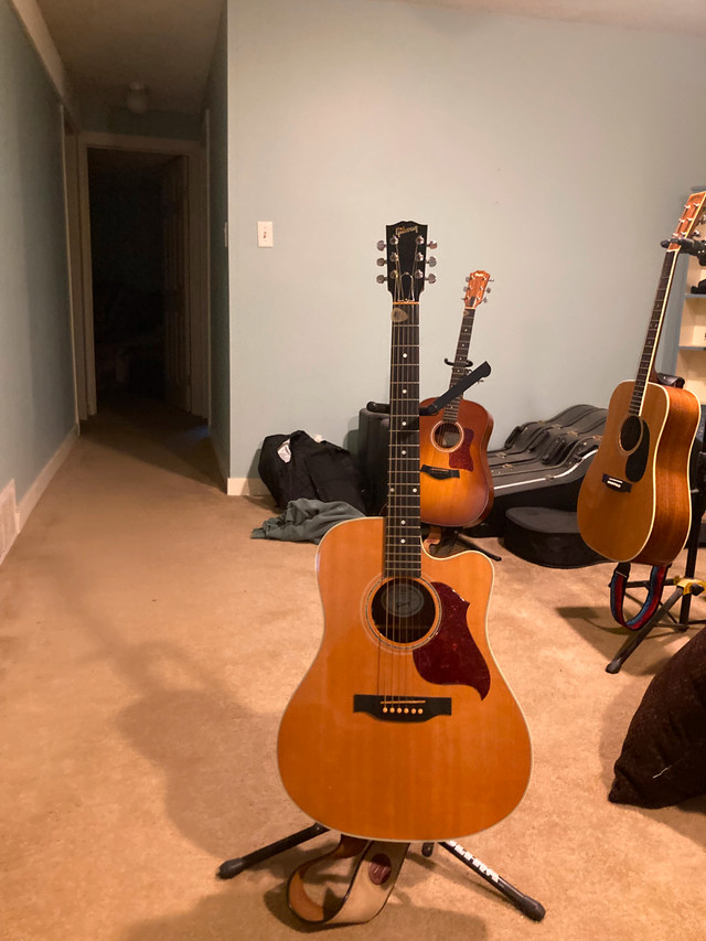 D35 Martin Shenandoah 1983 , very good sound and condition in Guitars in Calgary - Image 4