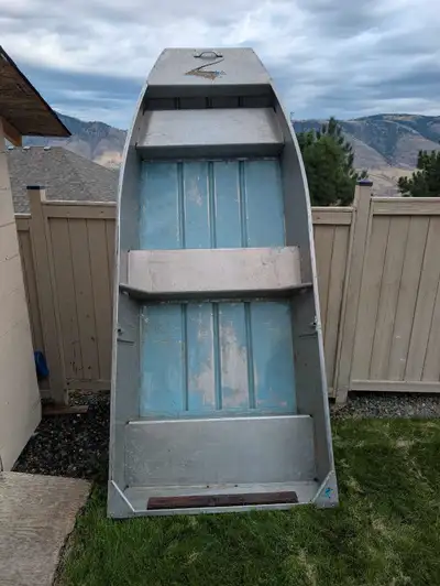 The most sought after aluminum boat ever produced. 9ft long, approximately 70lbs, extremely wide and...