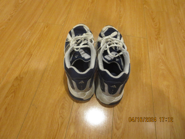 ADIDAS SIZE 91/2 RUNNING SHOES in Other in City of Toronto - Image 2