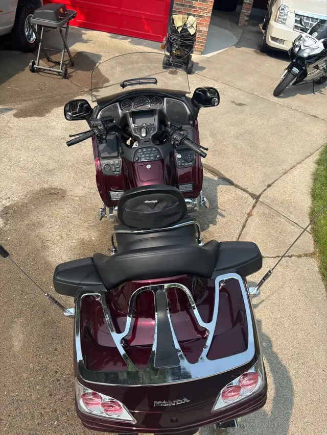 2006 Honda Goldwing Very low KM in Touring in Lethbridge - Image 6