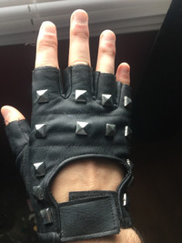 Spike studded synthetic leather gloves