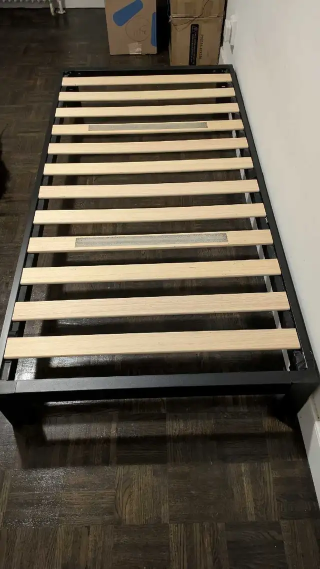 Zinus modern studio 10 inch platform metal bed (Twin) frame in Beds & Mattresses in City of Toronto - Image 3