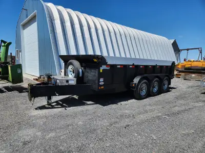 2025 Tri-axle Dump Trailer Electric Brakes Scissor Lift Spare tire Ramps included Like New Condition...