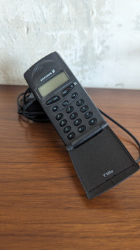Ericsson T18Z Moblie Phone