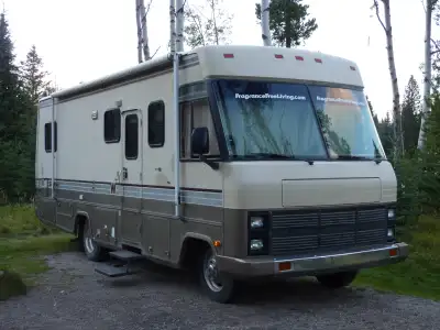 SPECIAL MODEL 27 FEET LONG, NICE SIZE WITH 2 ENTRANCE DOOR'S ACCESS, DRIVERSIDE AND MAIN DOOR, POWER...
