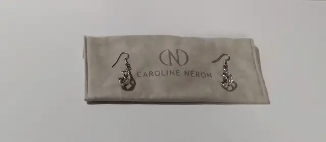 PAIR OF CAROLINE NERON EAR HANGINGS62863282190081126