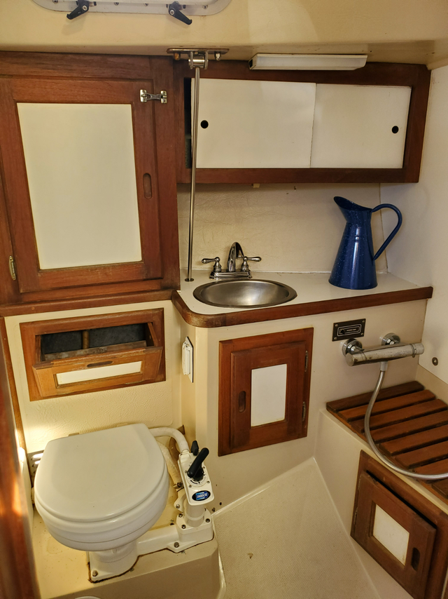 1986 MK1 Catalina 36 Sailboat For SALE in Sailboats in City of Toronto - Image 10