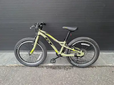 GT Stomper Ace 20" Kid's Mountain Bike 1x7 Speed Aluminum F, View more
