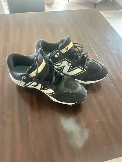 New Balance 3000v7 cleats Mens 9.5 or Womens 11 Lightly used, 2 months for spring season 2025 and te...