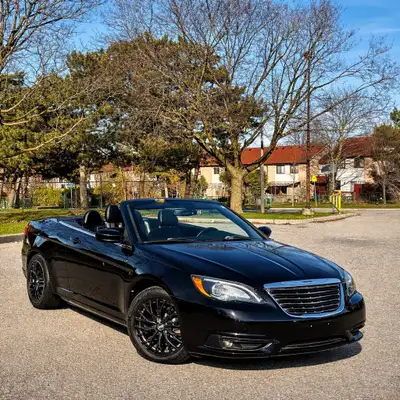 Great condition Chrysler 200s convertible SAFETY CAN BE DONE Head turner Bluerooth Electric seats Po...