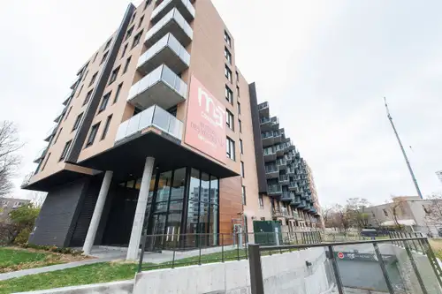 High-ceiling and sound proof condo located near Namur metro station. * 3 ½ for rent and locker for e...
