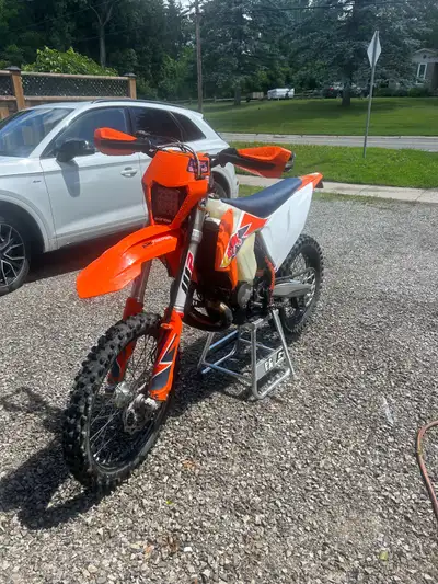 Selling my dirt bike with 57 hours on it runs tip top message for more info looking to sell fast