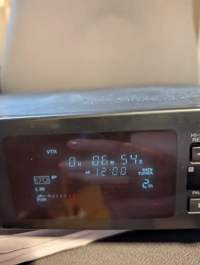 Sony SLV-494HF VCR Hi-Fi Stereo and Sony RMT V102 Remote Control in General Electronics in Markham / York Region - Image 5